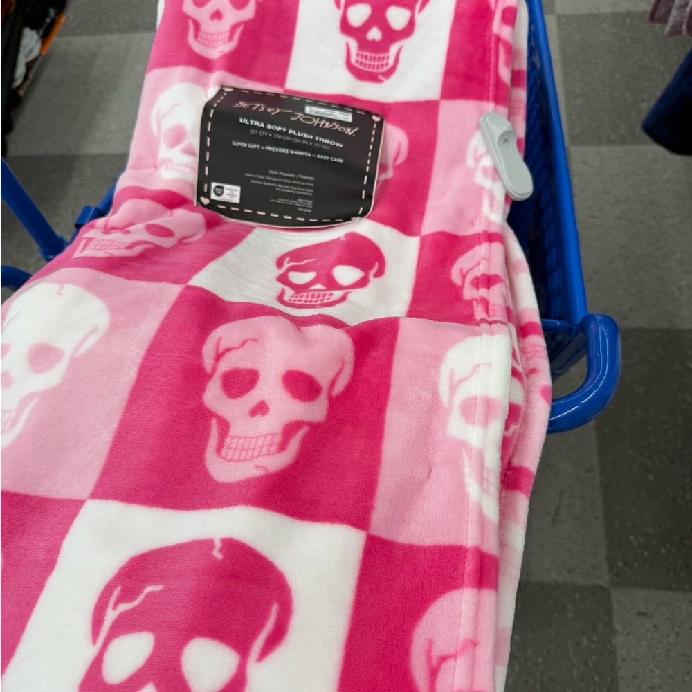 Betsey Johnson Ultra Soft Plush Throw Blanket Halloween Skull Calavera